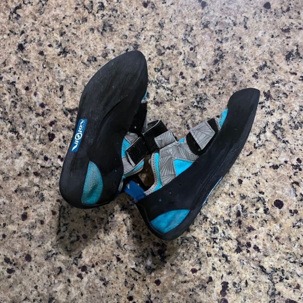 Scarpa Women's Rock Climbing Shoes (Size 7/7.5)